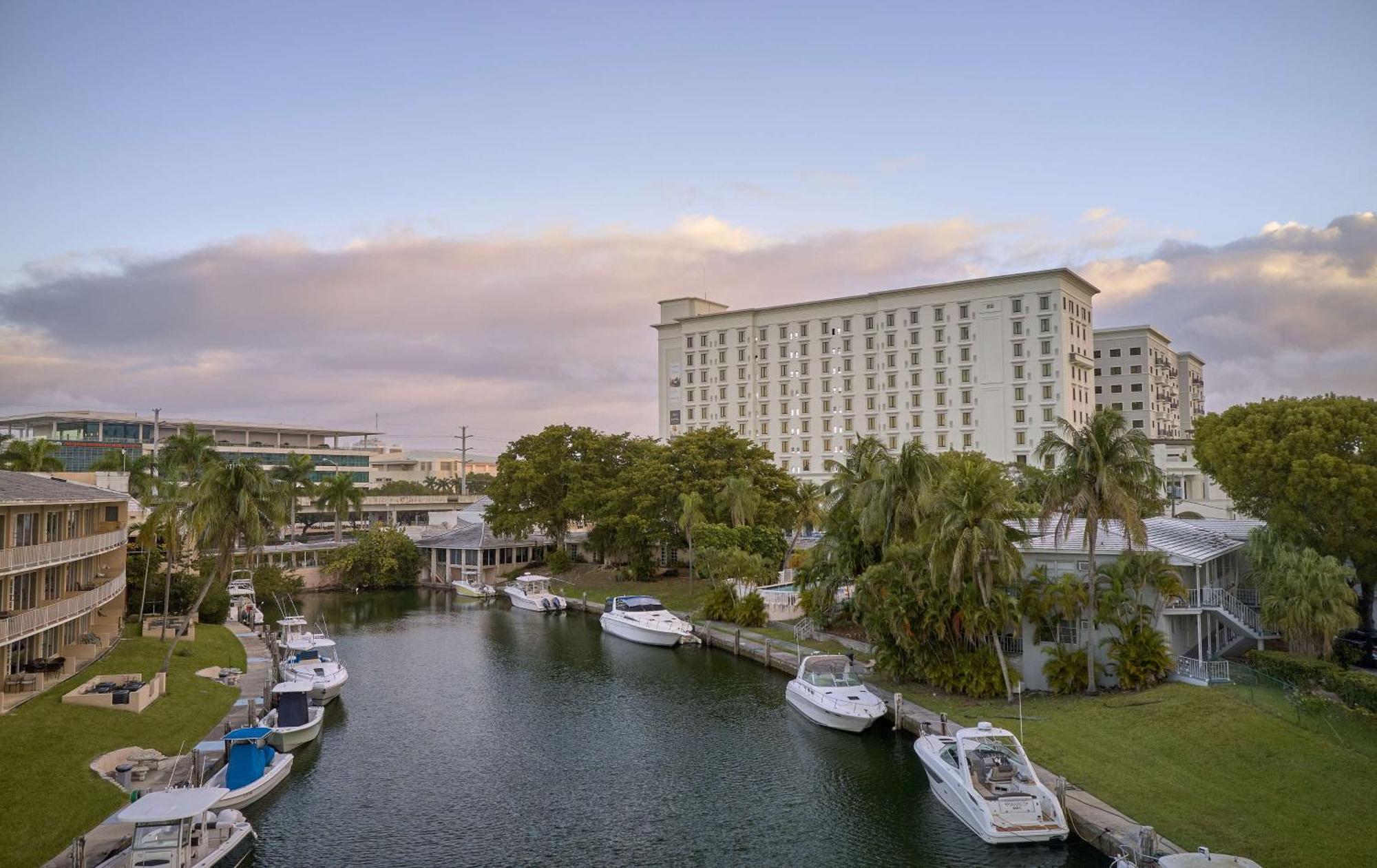 Thesis Hotel Miami Coral Gables, Curio Collection By Hilton Exterior photo